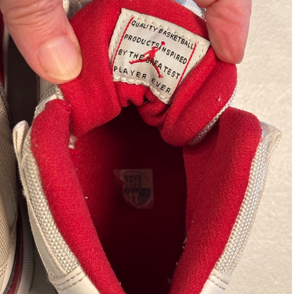 Nike Air‎ Jordan 11 Retro Cherry White Red Patent Leather Youth GS Shoes 1Y EUC - Picture 8 of 13